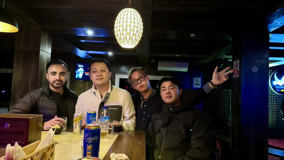 WelcomeToSekai's tweet image. ブータン
行く前のイメージと実際に訪問して感じた違い🇧🇹

◯幸せの国
→みんな幸せそうで仲良い。そもそも法律でイジメ、民族、宗派の違いを区別してはいけないと決められているので、みんな平等。あと老人ホームはないらしい。絶対子供や孫が面倒見るから。

◯医療費が無料…