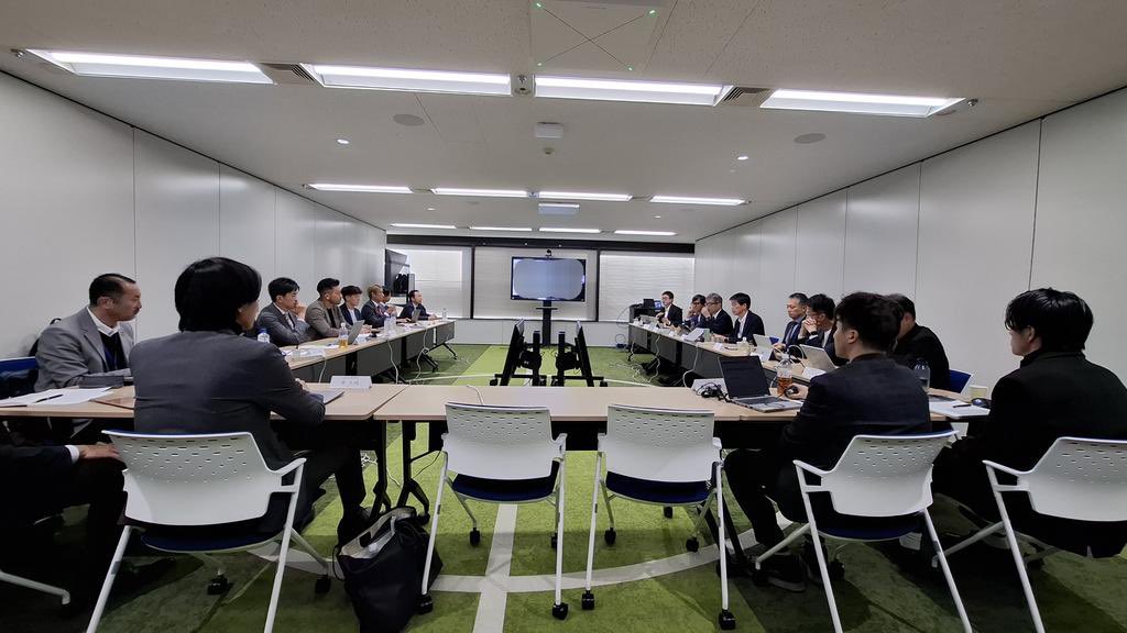 先日、選手会総会と労使協議会に出席してきました。

理事就任以来、久しぶりの対面開催でしたが、各クラブ代表者の声を直接伺い、その意見を協議の場で共有しながら、さまざまな課題について議論することができました。