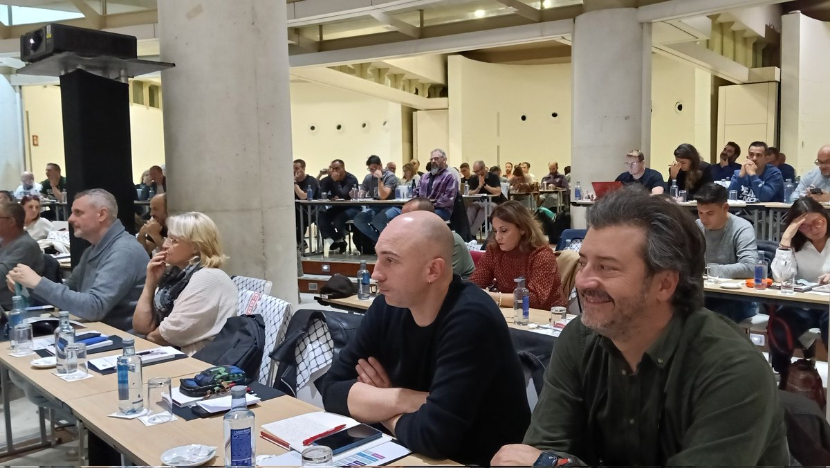#Estapasando Sevilla acoge hoy Consejo Federal de Industria de CCO
Jose Hurtado Secretario General de CCOO Industria de Andalucia, dando Bienvenida al Consejo Federal ‼️
 Destacando  las Políticas de Recortes y Privatización de los Servicios Públicos en Andalucia‼️