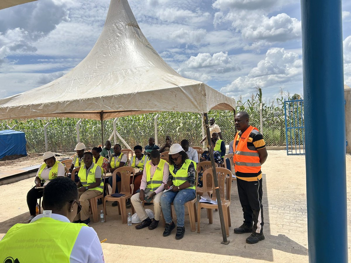 Kassandadi51706's tweet photo. Lubaali -Kitumbi piped water system nears completion.
During a site meeting in lubaali  for the piped water system were the project is expected to be handled over to the community next month.
The project funded by world Bank in partnership with Ministry of water and environment. https://t.co/6Ral9OIPrs