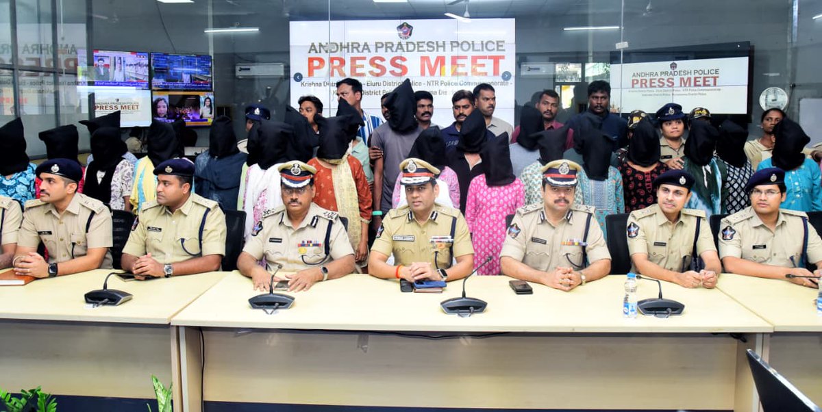 APPOLICE100's tweet image. 🚔APPolice Crack Down on Maoist Network:50 Cadres Linked to Central Committee Member Madvi Hidma Arrested
In a major intelligence driven anti-Maoist operation, #APPolice arrested 50CPI(Maoist) operatives across Krishna,Eluru,NTR,Kakinada &amp;amp;Dr. BR Ambedkar Konaseema districts(1/7)