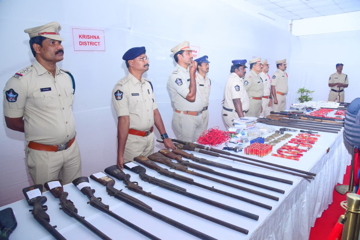 APPOLICE100's tweet image. 🚔APPolice Crack Down on Maoist Network:50 Cadres Linked to Central Committee Member Madvi Hidma Arrested
In a major intelligence driven anti-Maoist operation, #APPolice arrested 50CPI(Maoist) operatives across Krishna,Eluru,NTR,Kakinada &amp;amp;Dr. BR Ambedkar Konaseema districts(1/7)