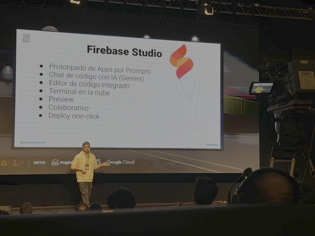 carlosazaustre's tweet image. Otro de los eventos del pasado fin de semana fue #Nerdearla

Tuve la oportunidad de hablar sobre Firebase Studio y como podemos crear apps a partir de prompts, todo sin salir del navegador

Gracias a Nerdearla por traer este fantástico evento a España👏