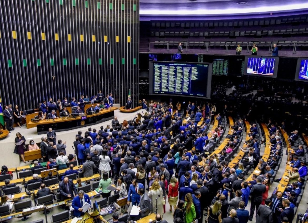 Politiquei_Br's tweet image. 🚨INACREDITÁVEL | Todos os deputados do PT presentes na Câmara dos Deputados votaram contra o PL 5582/2025, que visa enfraquecer as facções criminosas como PCC, TCP e CV. Além dos deputados do PT, os parlamentares do PSOL também votaram contra.