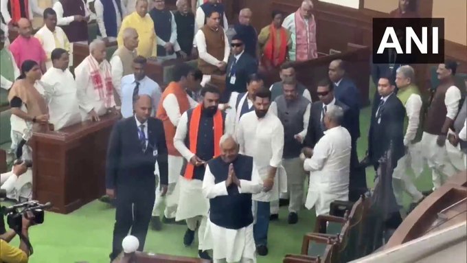 Bihar Govt Formation Highlights: Nitish Kumar Meets Governor, Stakes Claim to Form Government