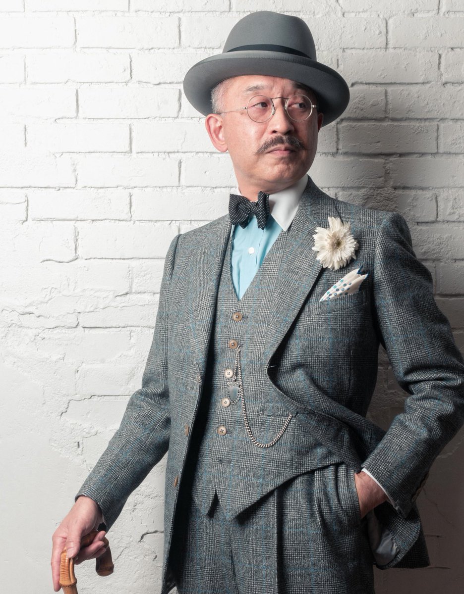 先日お邪魔した【日本ヒゲ倶楽部】発足の會。フォトセッション画像から。
#1930年代 #30年代 #1940年代 #40年代 #1920年代 #20年代 #ヴィンテージスタイル #クラシックスタイル #ヴィンテージスーツ #クラシックスーツ #日本ヒゲ倶楽部 #beard #moustache #髭倶楽部 #髭紳士 #口髭 #ロヒゲ