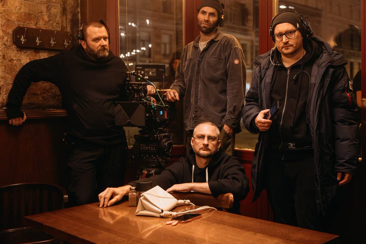 Это мы ждем! Александр Хант экранизирует цикл комиксов Bubble о шпионке Нике Чайкиной. Режиссер «Как Витька Чеснок вез Леху Штыря в дом инвалидов» и «Межсезонья» приступил к съемкам (в Петербурге!) сериала «Фурия». Подробнее: oml.pw/1jadqk02f