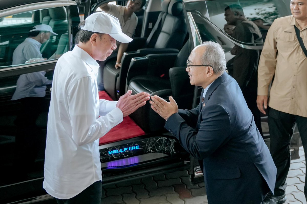 Terima kasih kepada Duta Besar RI untuk Singapura, Bapak Suryo Pratomo, atas sambutan hangat di Singapura.

Saya hadir untuk mengikuti Bloomberg New Economy Forum, sebuah ruang penting bagi para pemimpin dunia untuk membahas teknologi, dinamika geopolitik, dan ekonomi