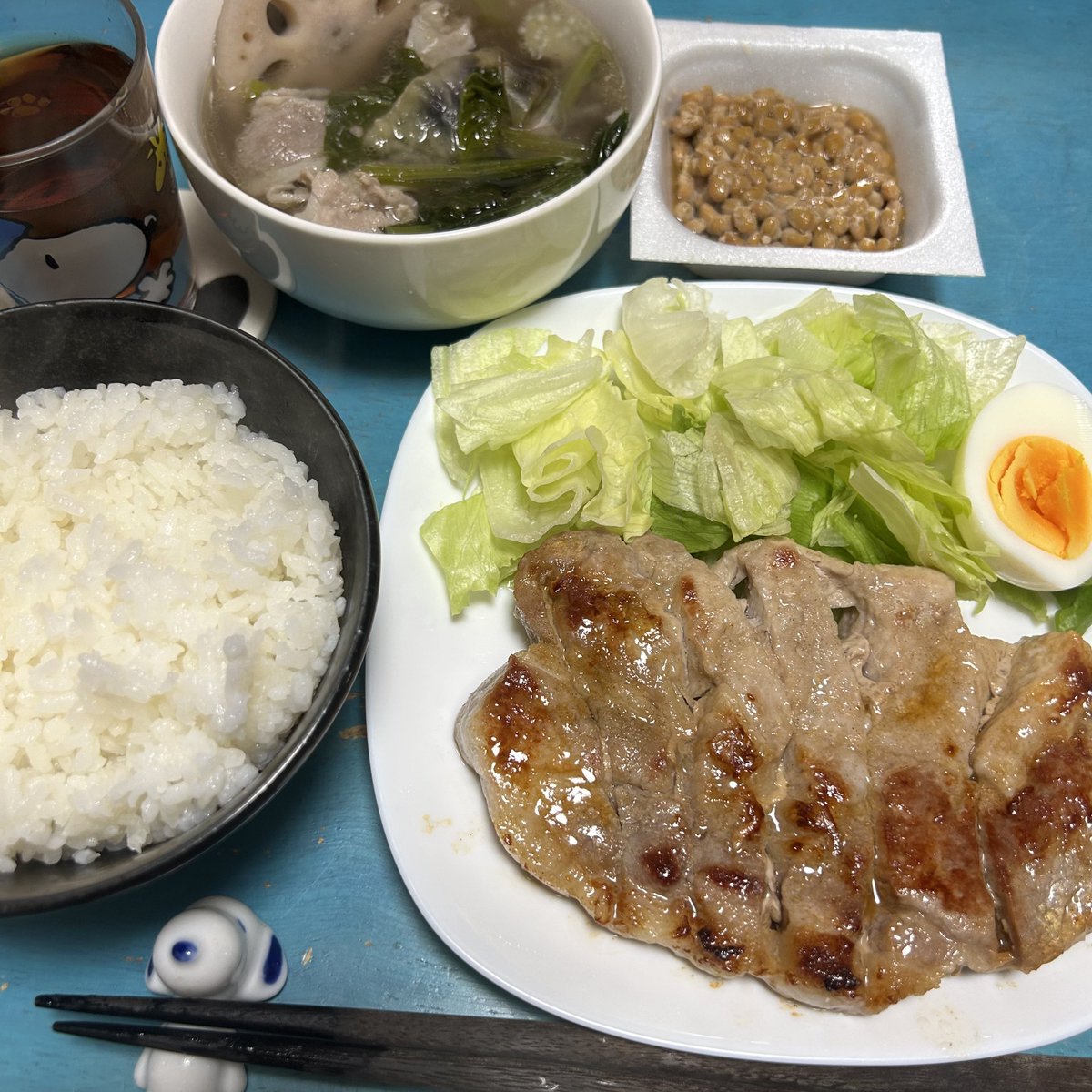 jangoool's tweet image. 11月19日水曜日

お疲れ様っす❕
本社から応援要員とバディ組んで業務に励んだ今日
世間話にちょいちょい現場の要望織り交ぜて理解して貰い幾つかは改善して貰えるように確約勝ち取りラッキーデイ🍀
明日も頑張ろ💪

晩メシは
トンテキ
サラダ
納豆
揚げ茄子蓮根ほうれん草と豚肉の出汁煮