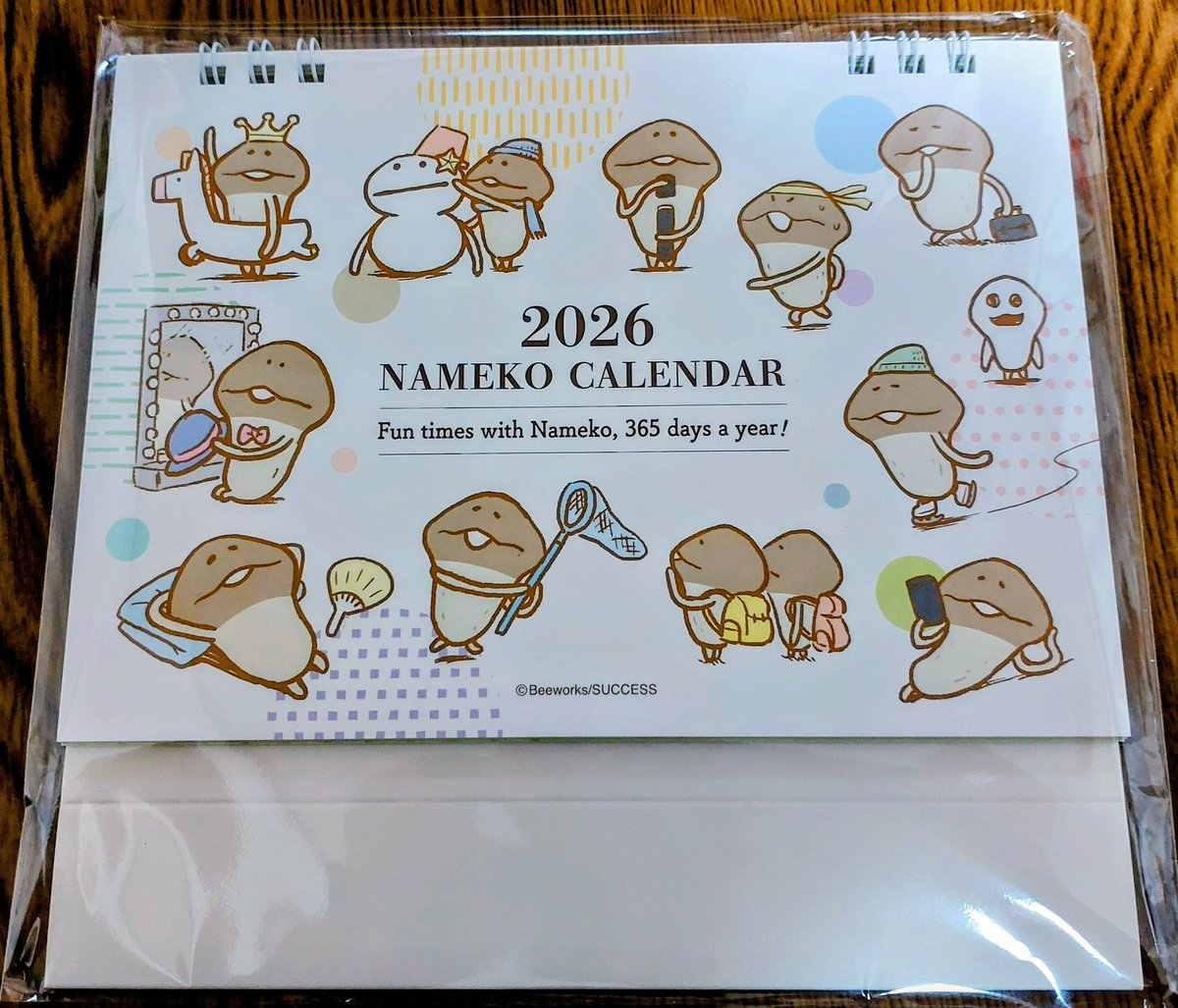 name_ko_neko's tweet image. 上げるのが遅くなりましたが、我が家にも2026年のなめこさんの壁掛け＆卓上カレンダーが届きました( ˊ̱˂˃ˋ̱ )
いやぁ、毎度可愛いカレンダーを販売してもらえて感謝しかない…！
なめこさん日めくりカレンダーをめくりつつ、これらも飾るのが楽しみ！
#なめこ屋
#なめこ栽培キット
#なめこ