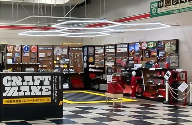 tec_tile's tweet photo. 🎉工具とDIYのセレクトショップ
 【クラフトメイク SA43 道意店】さまがグランドオープン！
店内では #テックタイル を設置いただいてます！
実際に手に取ってご覧いただけますので、 ぜひ足を運んでみてください！ 

#TECTile #ガレージタイル #DIYガレージ
#クラフトメイク #クラフトメイク道意店 https://t.co/tSj4YytxY6