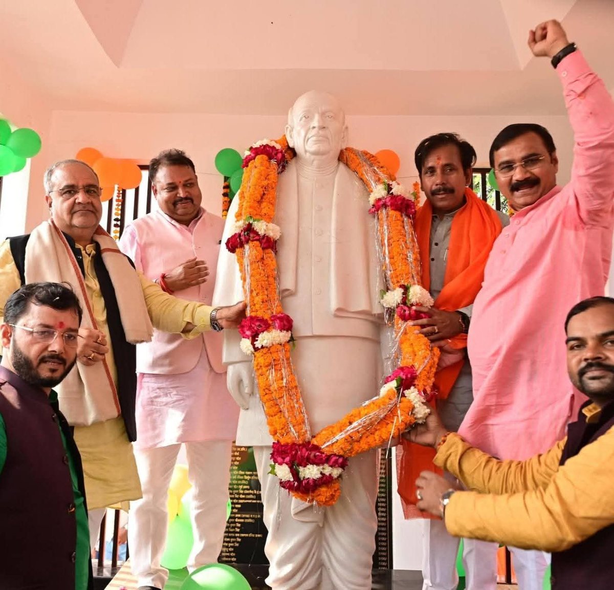 dileeppatelbjp's tweet image. राष्ट्रीय एकता एवं अखंडता के नायक &apos;लौहपुरुष&apos; सरदार वल्लभभाई पटेल जी के 150 वीं जयंती समारोह अभियान के अंतर्गत वाराणसी जिले के विधानसभा क्षेत्र शिवपुर में &quot;एकता पदयात्रा&quot; ( यूनिटी मार्च) में सम्मिलित हुआ।
 
मुख्य अतिथि लोकप्रिय मा. प्रदेश अध्यक्ष भाजपा श्री भूपेंद्र सिंह चौधरी जी…