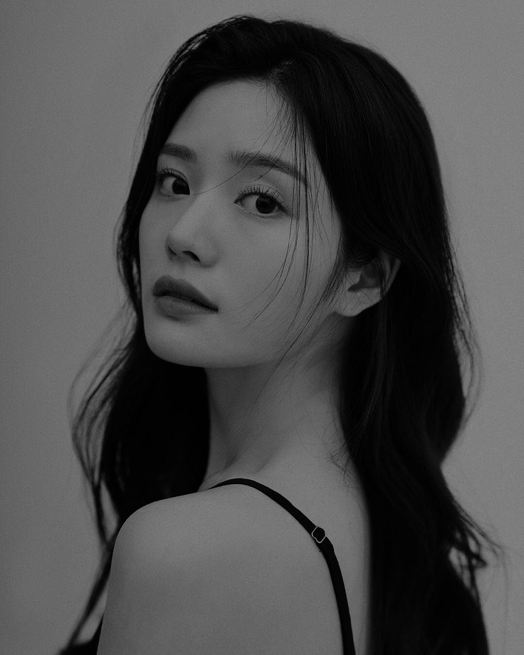 TheSignora's tweet image. ️️

娜.      Setelah dipikirkan, saya akan ganti karakter Hillary dengan Aneisha secara permanen, juga, karena saya sudah menentukan wajah Ayah si gemasnya Aneisha, jadi wajahnya si gemas juga juga akan diganti dengan si kecil lucu ini. 

(You can see my vision, right?)

️️