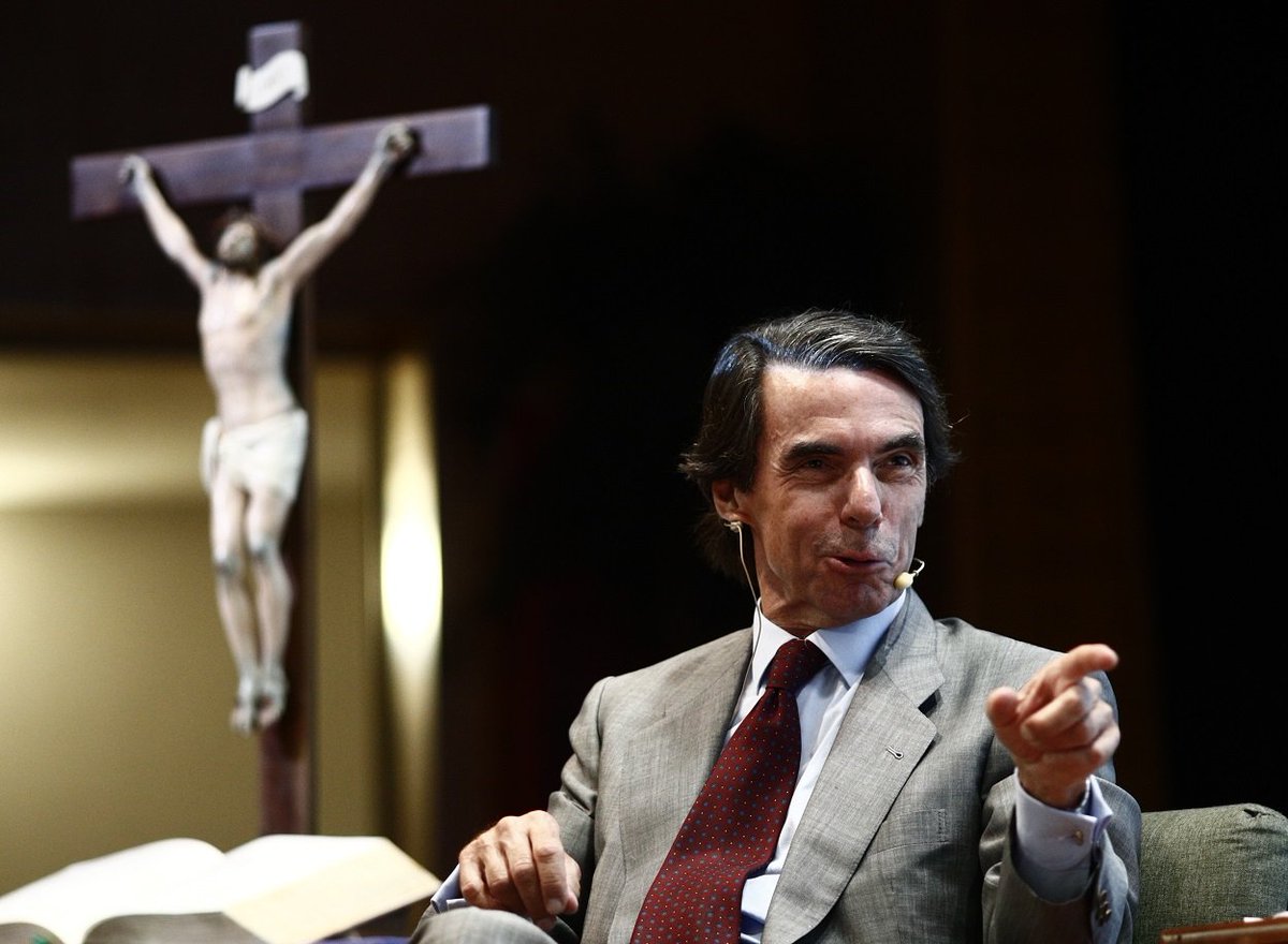 FonsiLoaiza's tweet image. Ayuso le ha concedido una paguita de 3,3M€ dinero público a los Legionarios de Cristo, en cuya universidad imparte clase José María Aznar. Su fundador abusó sexualmente de 60 niños.