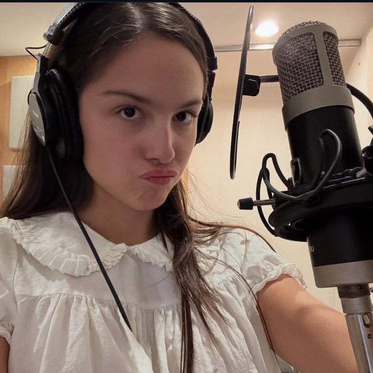 she’s in the studio ………. this is the best day of my life