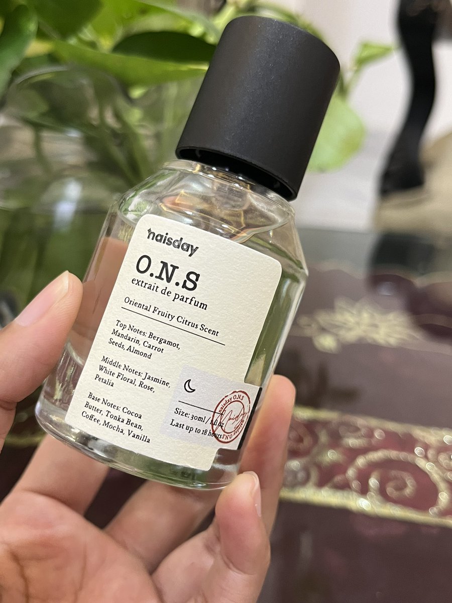 nambah koleksi parfum naisday🥰

sama sama manis fruity tapi ada yang bikin bedaa!! kalo yang ONS ini wanginya sedikit lebih bold🤏🏻