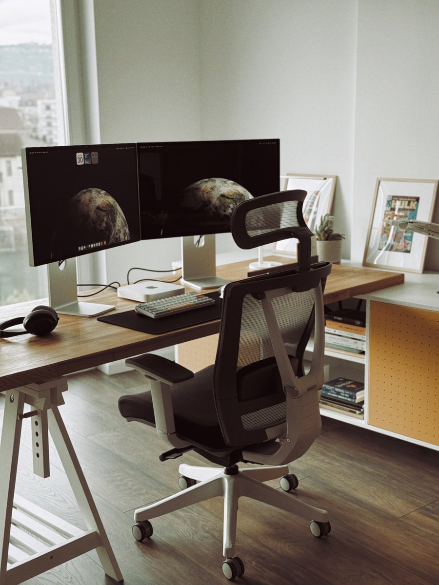 dariusdan's tweet image. More vibes from my desk. 👀