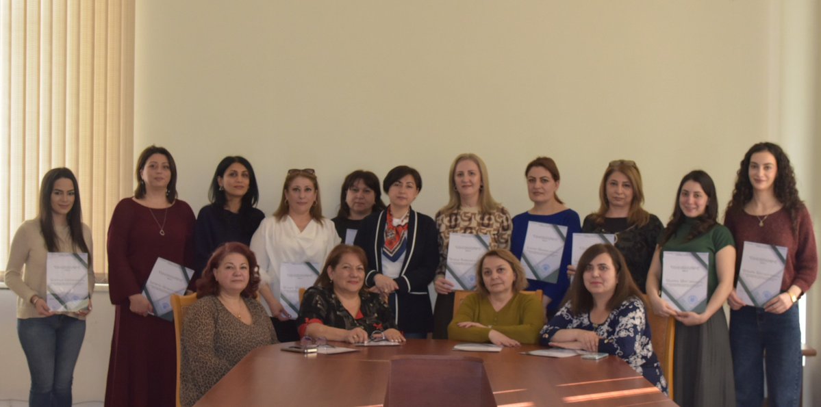 NatLibArm's tweet image. Ամփոփվեց «Մեդիագրագետ գրադարանավար» խորագրով մեդիագրագիտության վերապատրաստման հնգօրյա դասընթացը։
Դասընթացին մասնակցեցին ՀԱԳ 15 գրադարանավարներ, ովքեր ծանոթացան մեդիայի և  սկզբունքներին, զարգացման նորագույն գործիքներին,անվտանգության կանոններին և արհեստական բանականության կիրառմանը։