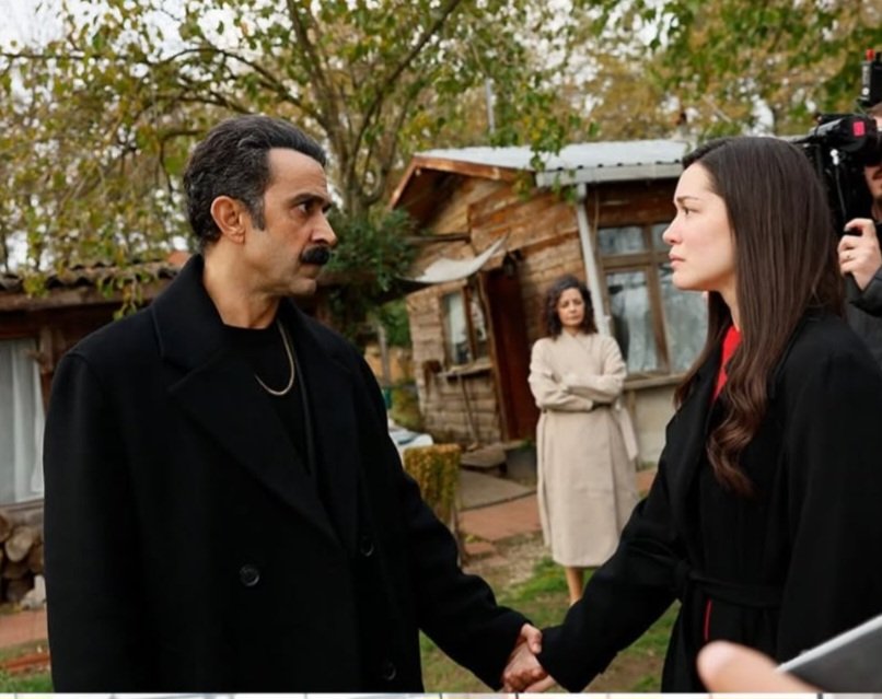 Rosi87651014's tweet image. İnşallah azizeye uzattığın eli doğuru kullanırsın Yavuz birs cik da olsa babalık yaptığını görelim #HazalSubaşı #Azize #Sahipsizler