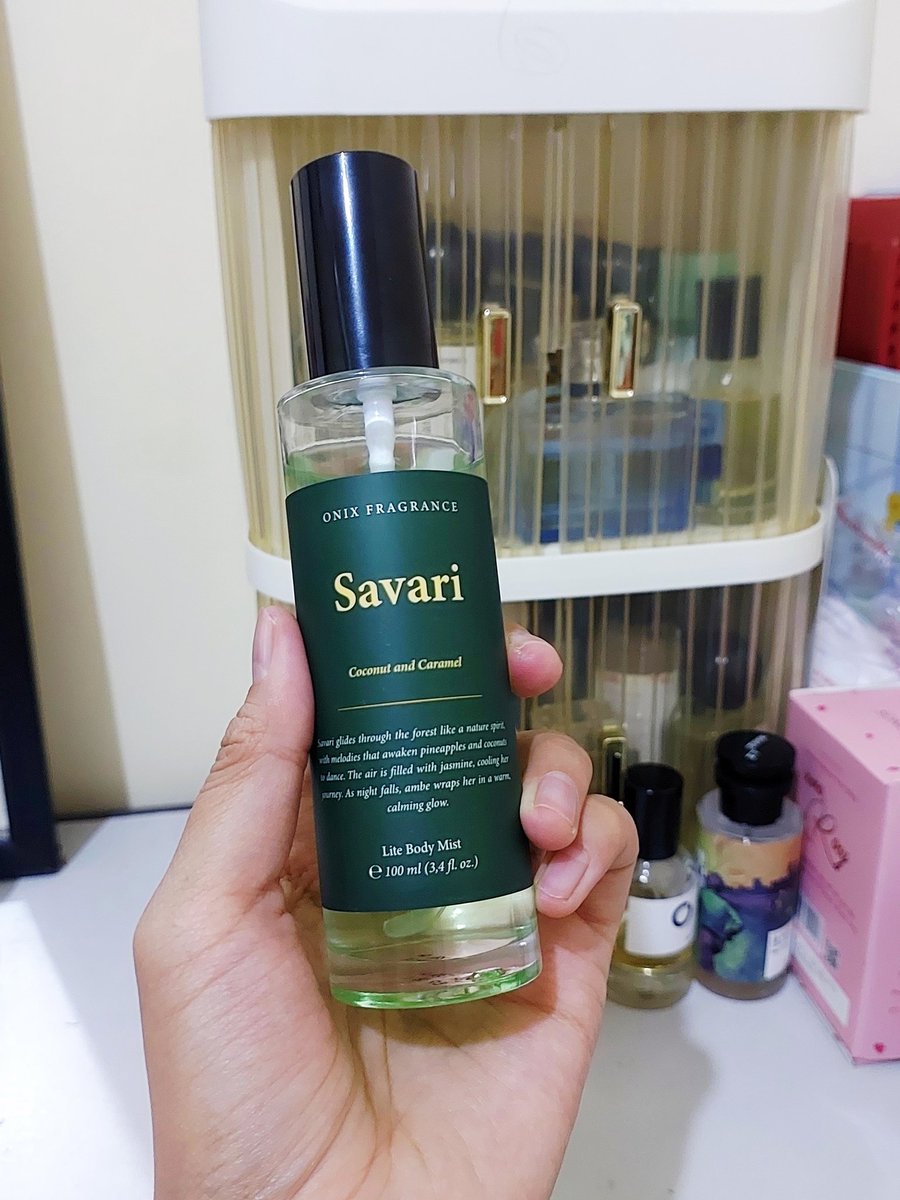 Gara gara pake body mist ini, temenku masuk ruang kerjaku dan nyeletuk "kok kayak bau santen yaa?" wkwkwk
