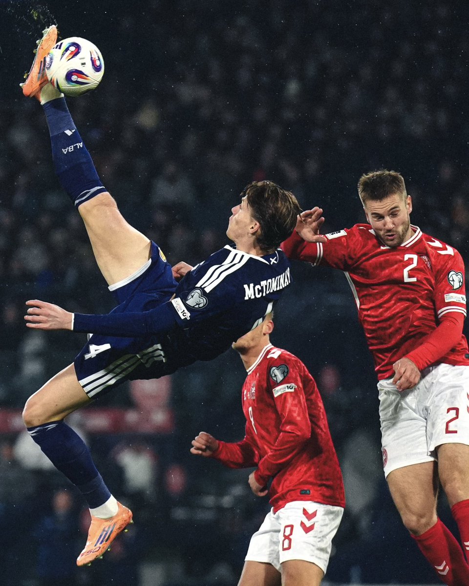 SerieA's tweet image. McTominay 😱🤯🚲