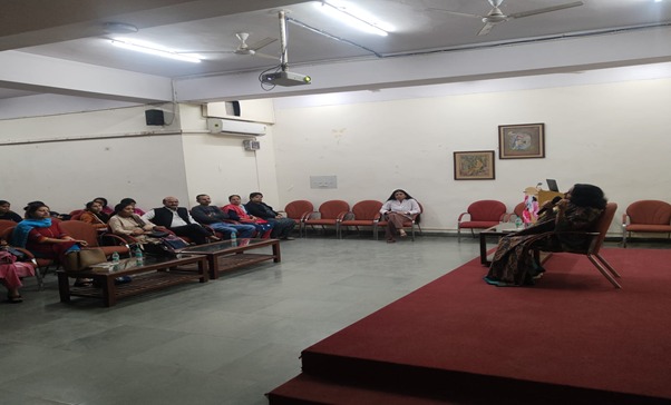 CollegeMaitreyi's tweet image. Book discussion &quot;Zubeda&quot; written by Mrs. Shobha Narayan Retd. Assoc. Prof. Maitreyi College ! Organised  under “National Library Week . in collaboration of Indian Library Association. #MaitreyiCollege #BookDiscussion #Zubeda #ShobhaNarayan #ReadingIsFun #LiteraryDelight&quot;