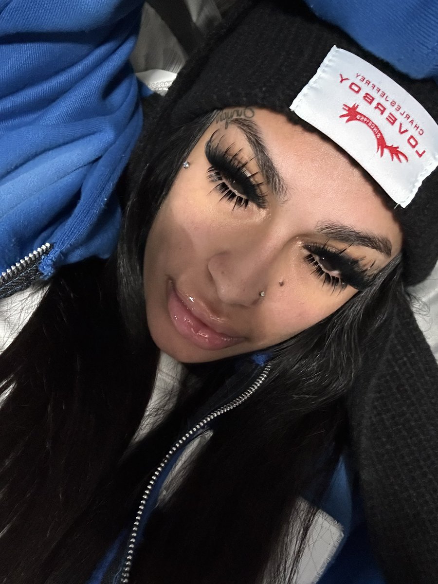 MurdaB64's tweet image. look into my eyes baby