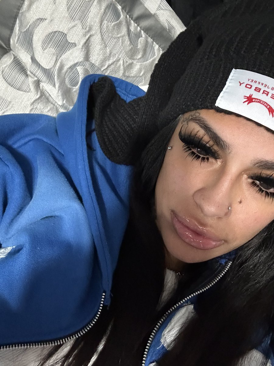 MurdaB64's tweet image. look into my eyes baby