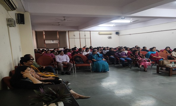 CollegeMaitreyi's tweet image. Book discussion &quot;Zubeda&quot; written by Mrs. Shobha Narayan Retd. Assoc. Prof. Maitreyi College ! Organised  under “National Library Week . in collaboration of Indian Library Association. #MaitreyiCollege #BookDiscussion #Zubeda #ShobhaNarayan #ReadingIsFun #LiteraryDelight&quot;