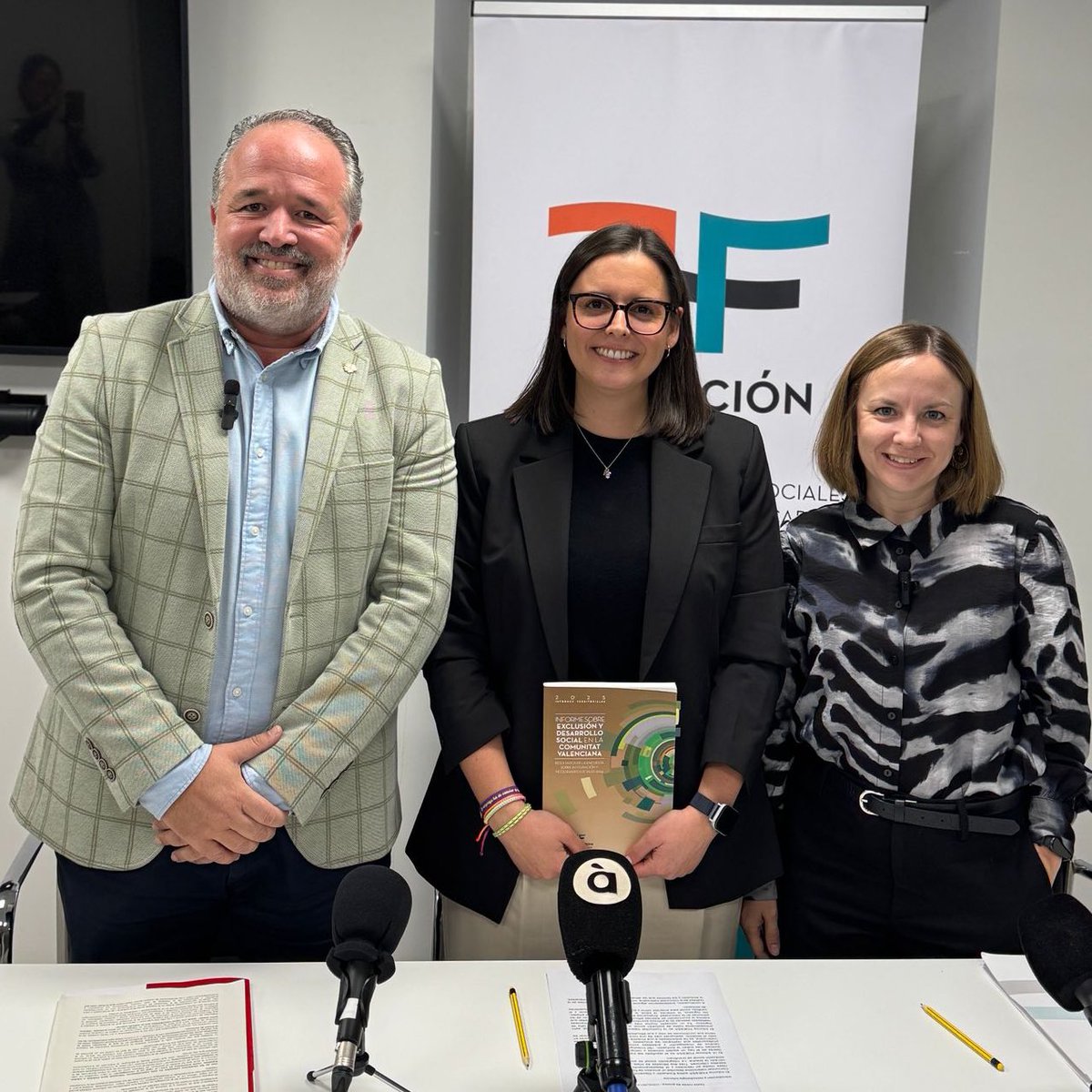 ❤️ #CáritasValencia En presentación del Informe FOESSA 2025, Marina Sánchez – Sierra Ramos, del equipo técnico de <a href="/_FOESSA/">Fundación FOESSA</a> y María Moscardó Bolinches, referente FOESSA en la CV, acompañadas por Víctor Mellado Pomares, director de Cáritas Orihuela-Alicante y Pdte. Cáritas CV.