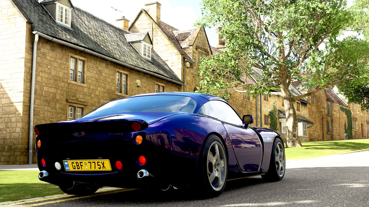 knt2345projectT's tweet image. 舞台がイギリスだから呼ばれたのかFH4以降収録されないTuscanとImp。再録されないかなぁ
#ForzaHorizon4