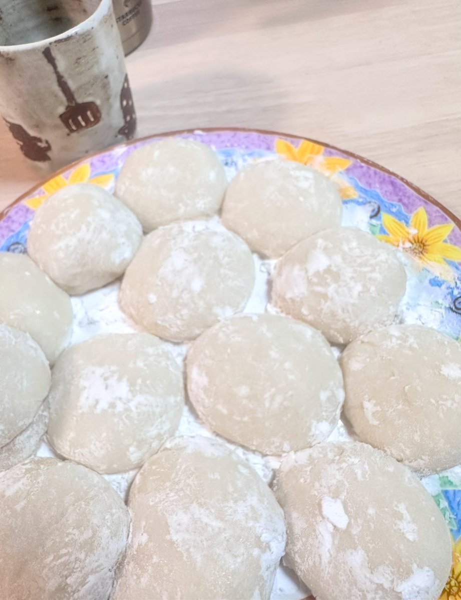 Ajfo98Sh's tweet image. こっちではお雑煮に欠かせない
かつお菜が売ってました🤩

お餅を突きました（機械がね😅）
今日はお雑煮です😋
省吾さん💕は何個食べますか？

高速道路を見てるとクラクション
祭り🤣TikTok撮影してる訳じゃ
無いよ〜　お散歩だよ〜🤣

おっ
おじとらさんと思ったら🐮🐶🐻

#浜田省吾 
#お餅