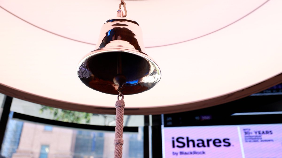 CFBenchmarks's tweet image. BlackRock’s iShares Bitcoin ETF (Ticker: IBIT) is now trading on the @ASX - marking a breakthrough for regulated crypto access in Australia.

Utilising the CME CF Bitcoin Reference Rate – New York Variant (BRRNY), IBIT gives investors regulated, physical exposure via traditional…