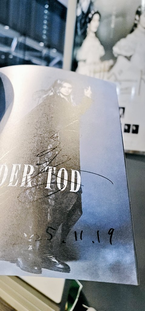 明日海りおさんと古川雄大君のサイン入りパンフレットが当たるという