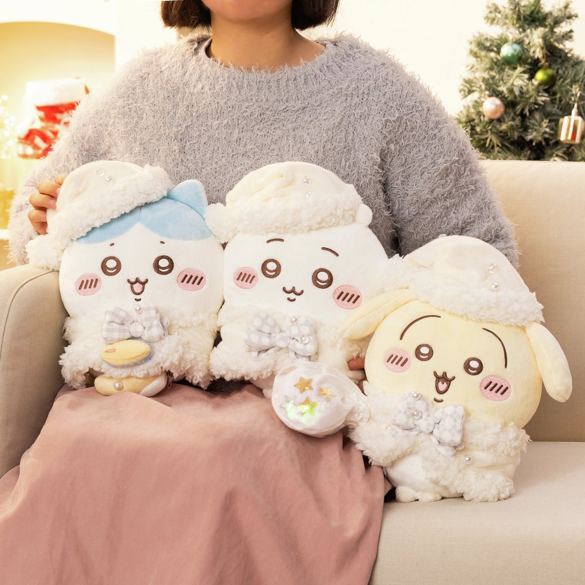 chiikawa_market's tweet image. 🌱新商品🌱

『プレゼントフォーユーなぬいぐるみ（全3種）』
各3,300円(税込)

ふわ、ぽふ、と 聞こえる足音🌃
こそ、そっと、贈りもの🎁

よろこぶ あなたの顔をうかべて
夜なよな そわそわ ひみつのサンタ🎄

#ちいかわマーケット にて
11/21(金)11時発売🌱
🔻chiikawamarket.jp

#クリスマス