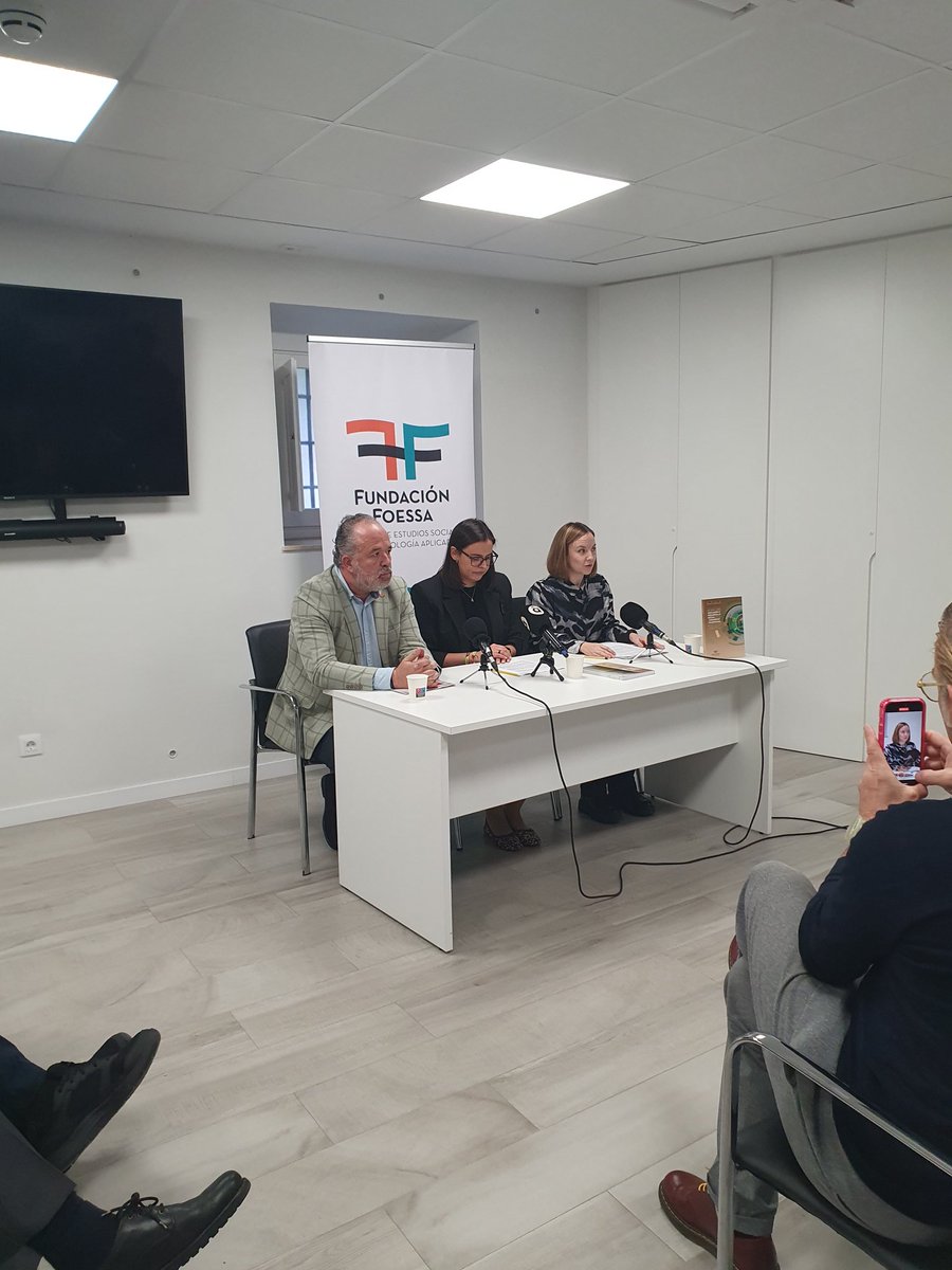 <a href="/ValenciaCaritas/">Valencia Cáritas</a> y <a href="/_FOESSA/">Fundación FOESSA</a> alertan de que una de cada cinco familias en la Comunitat viven 
en exclusión social. “No fallan las personas, falla el sistema. La mayoría de hogares en exclusión trabajan o buscan 
empleo,se forman, pero chocan con 
barreras estructurales”