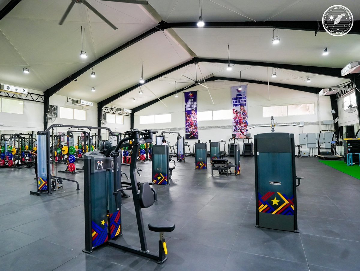 PIADesk's tweet image. TINGNAN: Pinasinayaan ni Pangulong @bongbongmarcos  ang muling pagbubukas ng PhilSports Complex ngayong Miyerkoles, Nov. 19, na magbibigay ng mas mahusay na pagsasanay at suporta para sa kabataang atletang Pilipino. #IntegratedStateMedia #ISM