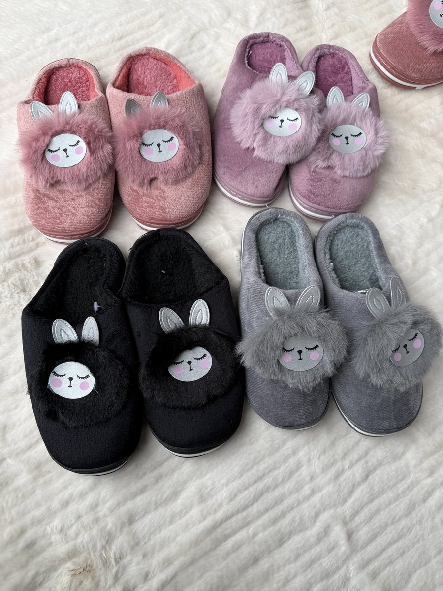 CottonFor35451's tweet image. #ModaAlPorMayor #ComercioDeCalzado #NegocioDeModa #FábricaDeCalzado #MayoristaDeCalzado #PantuflasAlPorMayor #PantuflasCalientitas #ZapatillasDeInvierno #VentaAlPorMayor