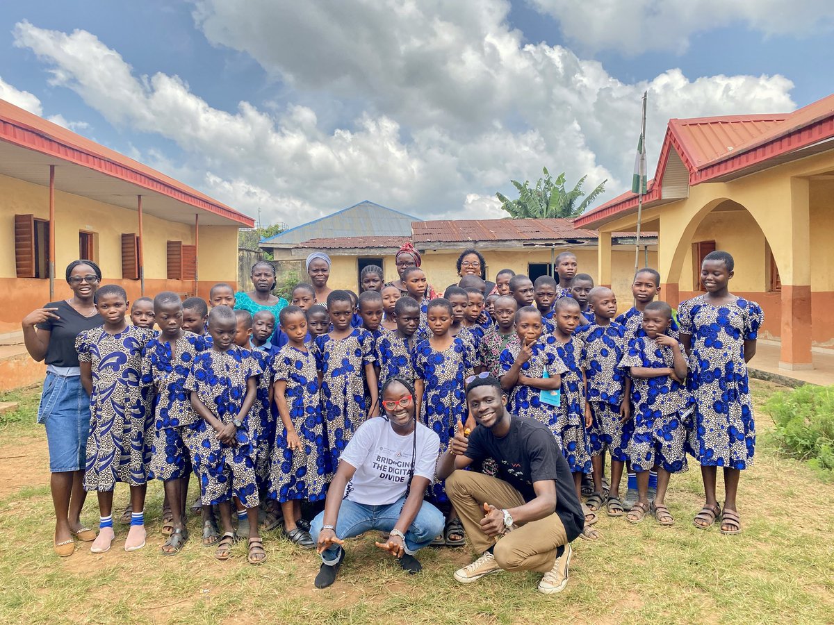 Teens_Launch's tweet image. The IDEAT Africa Akure team visited St. Paul Anglican Primary School, Ibule-Sooro for a tech awareness outreach!

Cheers to greater impact! 🤗
#IDEATAfrica #TechForKids #STEM #Akure