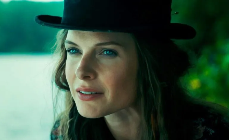 mxdwnmovies's tweet image. Mike Flanagan Teases Rebecca Ferguson’s Possible Casting For His Upcoming ‘Exorcist’ Reboot (@StephenKing) #Carrie #DoctorSleep #TheExorcist movies.mxdwn.com/news/mike-flan…