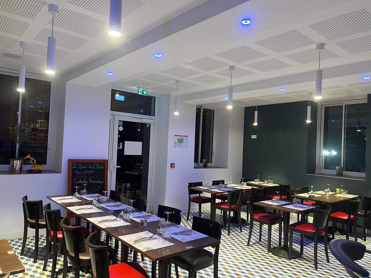 LoxoneUK's tweet image. At this restaurant, Loxone provides complete flexibility for its lighting. Scenes can be changed to match the theme of the evening, and lighting can even be tailored for specific tables.

👉 Read more here: bit.ly/4i9ymxk 

#Loxone #BuildingAutomation #LoxoneReference