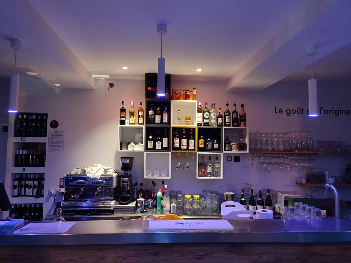 LoxoneUK's tweet image. At this restaurant, Loxone provides complete flexibility for its lighting. Scenes can be changed to match the theme of the evening, and lighting can even be tailored for specific tables.

👉 Read more here: bit.ly/4i9ymxk 

#Loxone #BuildingAutomation #LoxoneReference