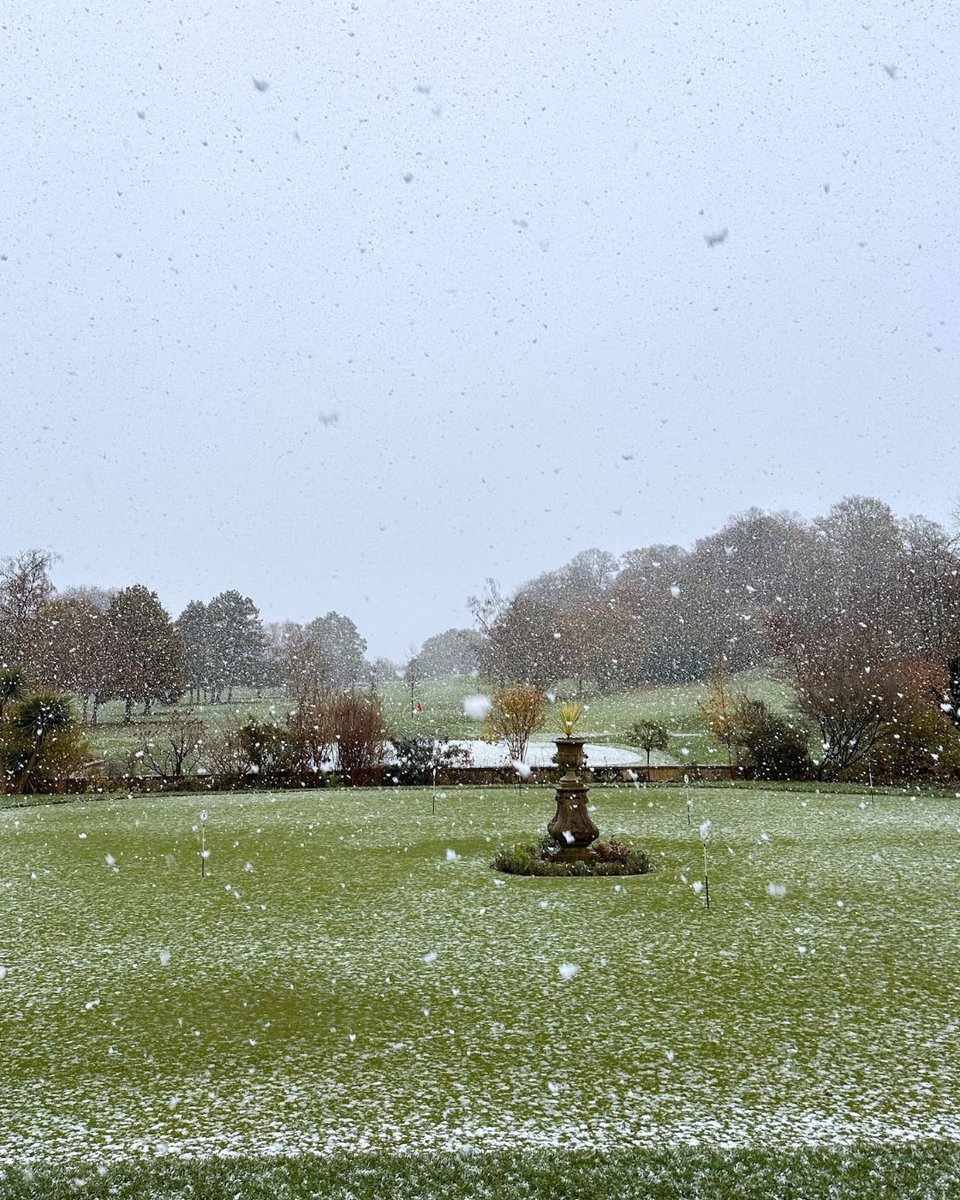 Moorparkgolf's tweet photo. First snowfall of the season at Moor Park this morning ❄️ It didn’t hang around for long, but it’s a sure sign the festive season is here.

Have you booked your place at one of our Christmas events yet?

https://t.co/umpTSoPM9F

#MoorPark #FestiveSeason #GolfClub #Christmas #Snow https://t.co/NBTCAkbfzG