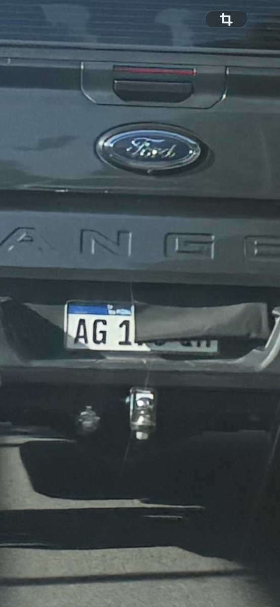 Está claro que contra más caro el vehículo más hijo de puta es el tipo que lo maneja
Acá tenemos otro ejemplo, y la mayoría son camionetas último modelo
Nadie va a hacer nada no?
Siga….siga….!!!