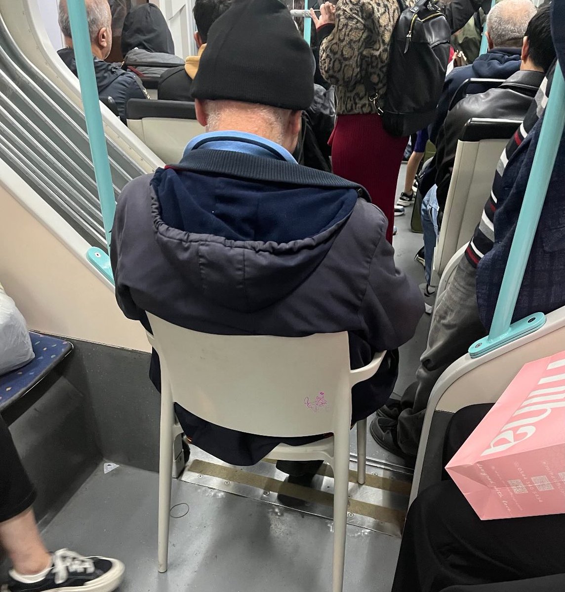 benim kimseden medet ummayış şuralarda