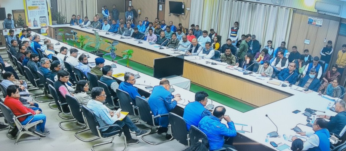 विशेष प्रगाढ़ पुनरीक्षण प्रगति की विस्तृत समीक्षा बैठक आयोजित की गई, जिसमें विभिन्न चरणों की प्रगति, लंबित कार्यों तथा फील्ड स्तर कार्य का मूल्यांकन किया गया। SIR कार्य में लापरवाही बरतने वाले अधिकारियों के विरुद्ध कठोर कार्यवाही के निर्देश दिए गए।
<a href="/ECISVEEP/">Election Commission of India</a> <a href="/ceoup/">CEO Uttar Pradesh</a>