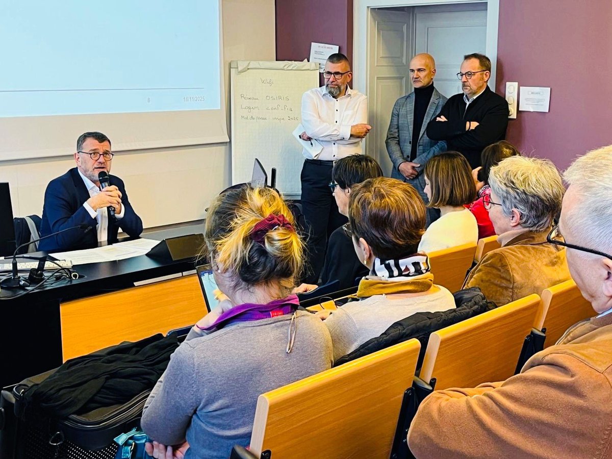 Le recteur <a href="/OlivierKlein93/">Olivier Klein</a> au séminaire des inspecteurs d'académie dédié au cadre d'usage de l’IA dans l’éducation, avec Stéphane Guérault de la Dgesco. De nouvelles perspectives pour enseignants et apprenants... Pour une École qui innove tout en restant profondément humaine.