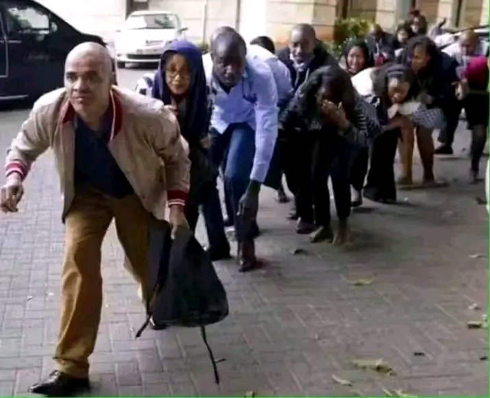 maetsebane's tweet image. Victor Hlongwane did say  &quot;there is no case&quot; 😁😂

They decided to insult him for speaking the truth  

They believed Baba Mthethwa... now they have to pay R430000 just for using 2 eggs