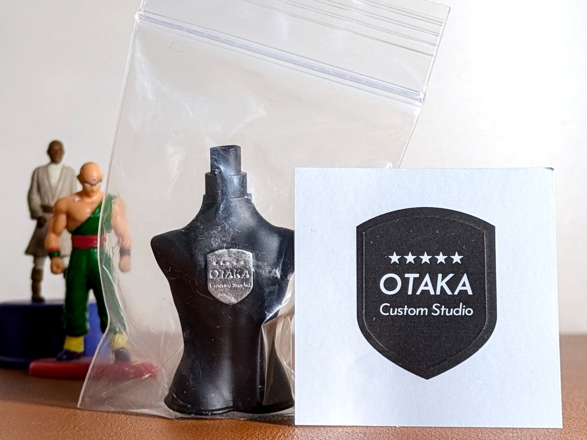 otakaさん(<a href="/bucky_spike/">otaka</a>)からオリジナルのフィギュアヘッドスタンドが届きました。ありがとうございます❤️
我が家で長年ヘッドスタンドを務めてきた天津飯とメイスが対抗心むき出しの目で見つめているので後ほど対決させます😠