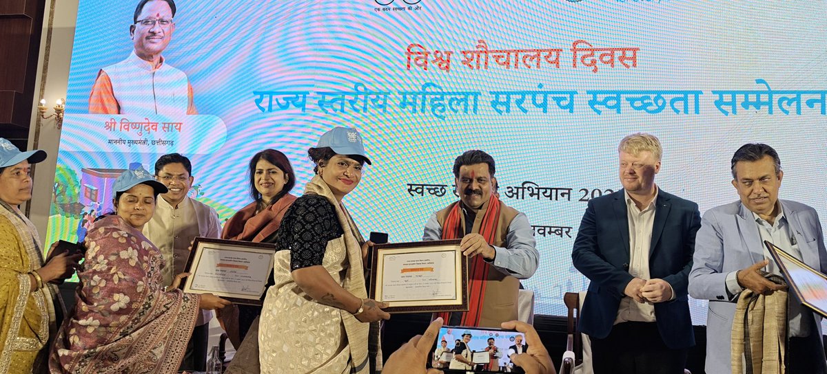 SBMChhattisgarh's tweet image. Today on World toilet day, over 200 women Sarpanches came together at the State-level Conclave on Sanitation, highlighting the growing role of women’s leadership in shaping dignified, resilient, and inclusive sanitation services across rural Chhattisgarh.